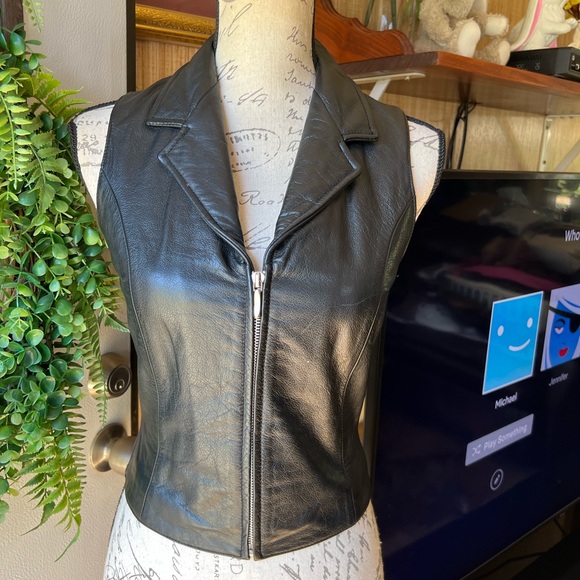Wilsons Leather Jackets & Blazers - Woman’s Wilson’s Leather black zip up vest